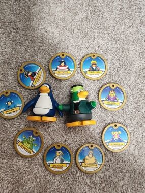 JAKKS Pacific Disney Club Penguin Figure Set w/ Tokens Plastic